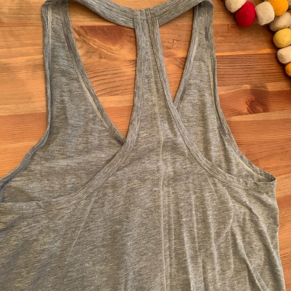 Lululemon Mountain Tank - Picture 4 of 5